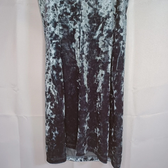 Forever 21 Spaghetti strap velour 90's dress - Picture 7 of 8